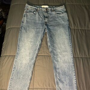 Signature Levi Strauss Gold Slim Fit 38x34, Light Wash, Cotton Blend Blue Jean